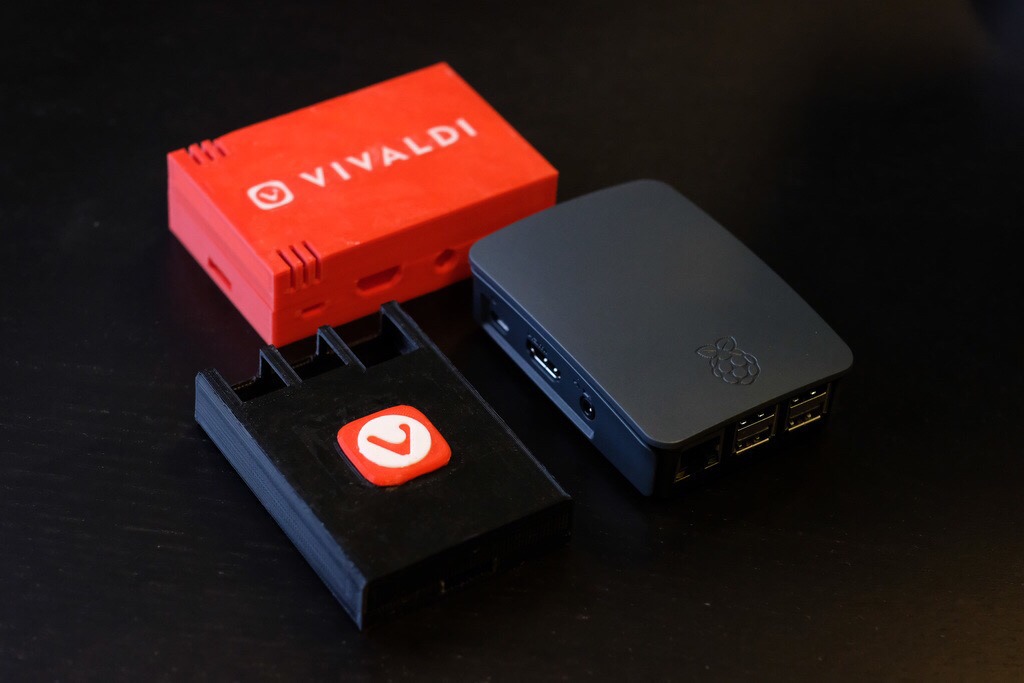 Custom Raspberry Pi case by Vivaldi