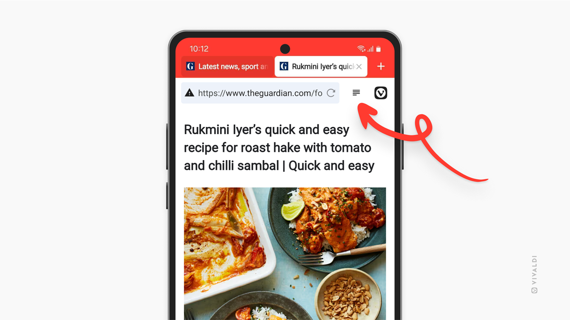 Android 版 Vivaldi のアドレスバーにあるリーダービューボタンを矢印が指し示している。<br>