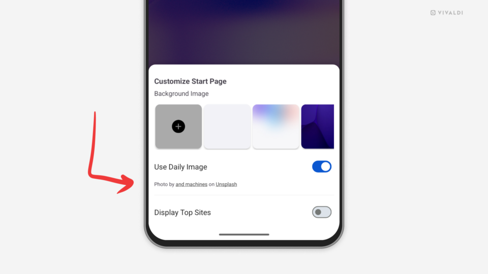 An arrow points at the Daily Image credits in Vivaldi on Android's Start Page customization menu.