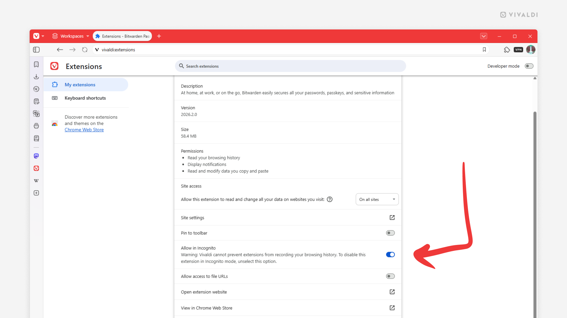 Extension settings page in the Vivaldi browser. An arrow points at the enabled incognito mode option.