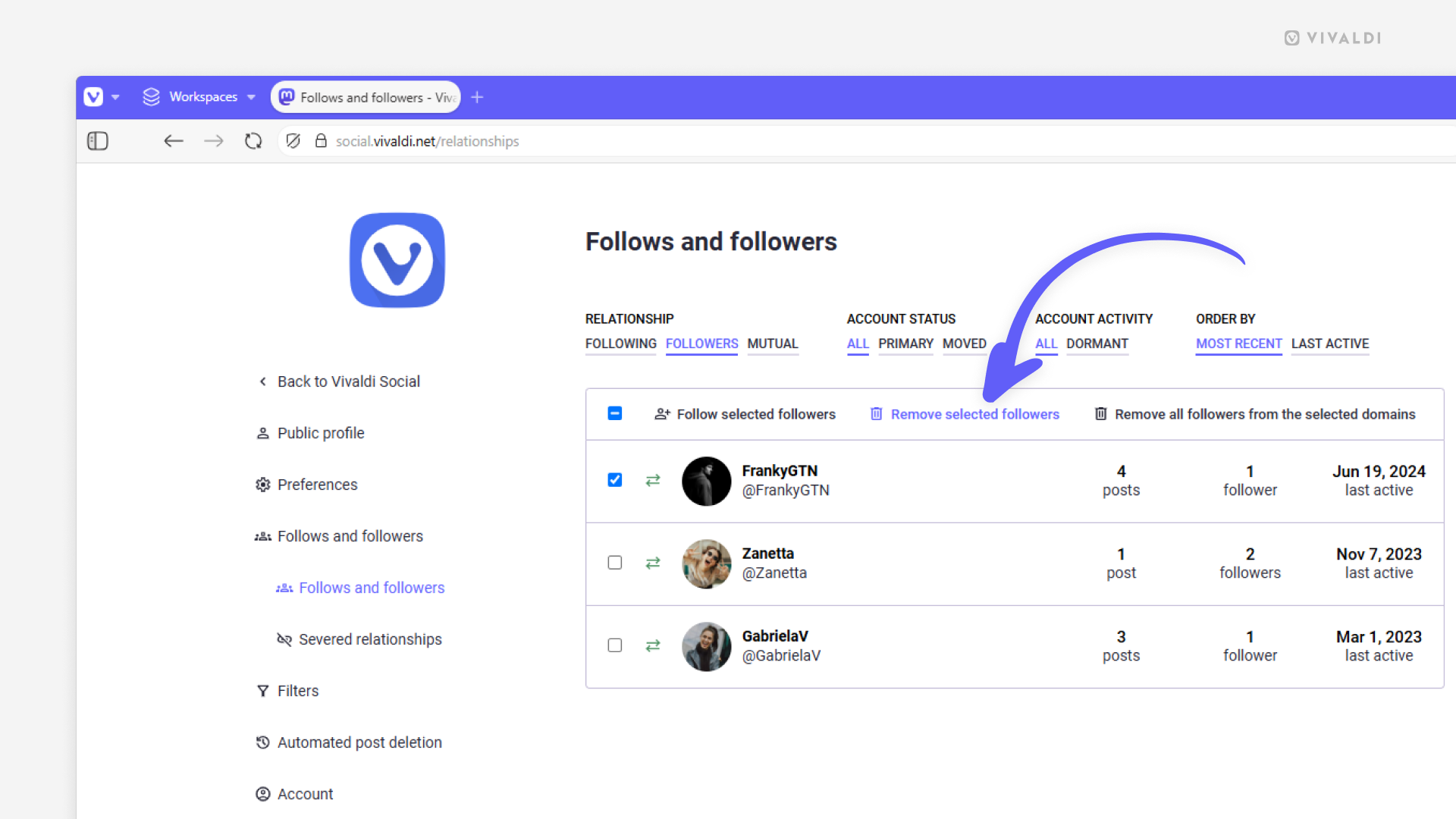 Vivaldi Social のフォロー・フォロワーのページで、矢印が「選択したフォロワーを解除」のボタンを指している