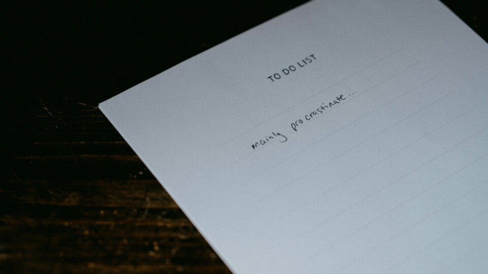 A piece of paper with a title "To Do List". There is only one item listed, "Mainly procastinate".