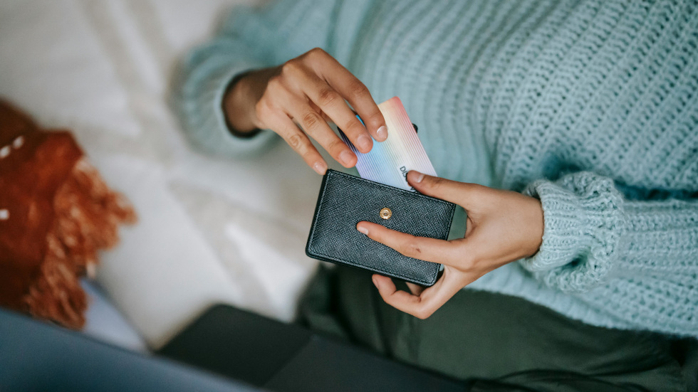 Person pulling a card out of a wallet