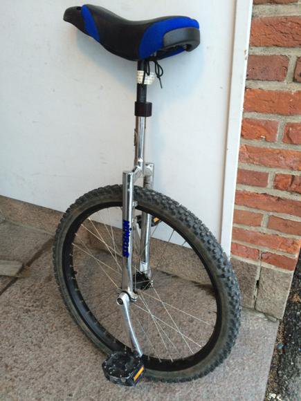 unicycle with spiked tyre