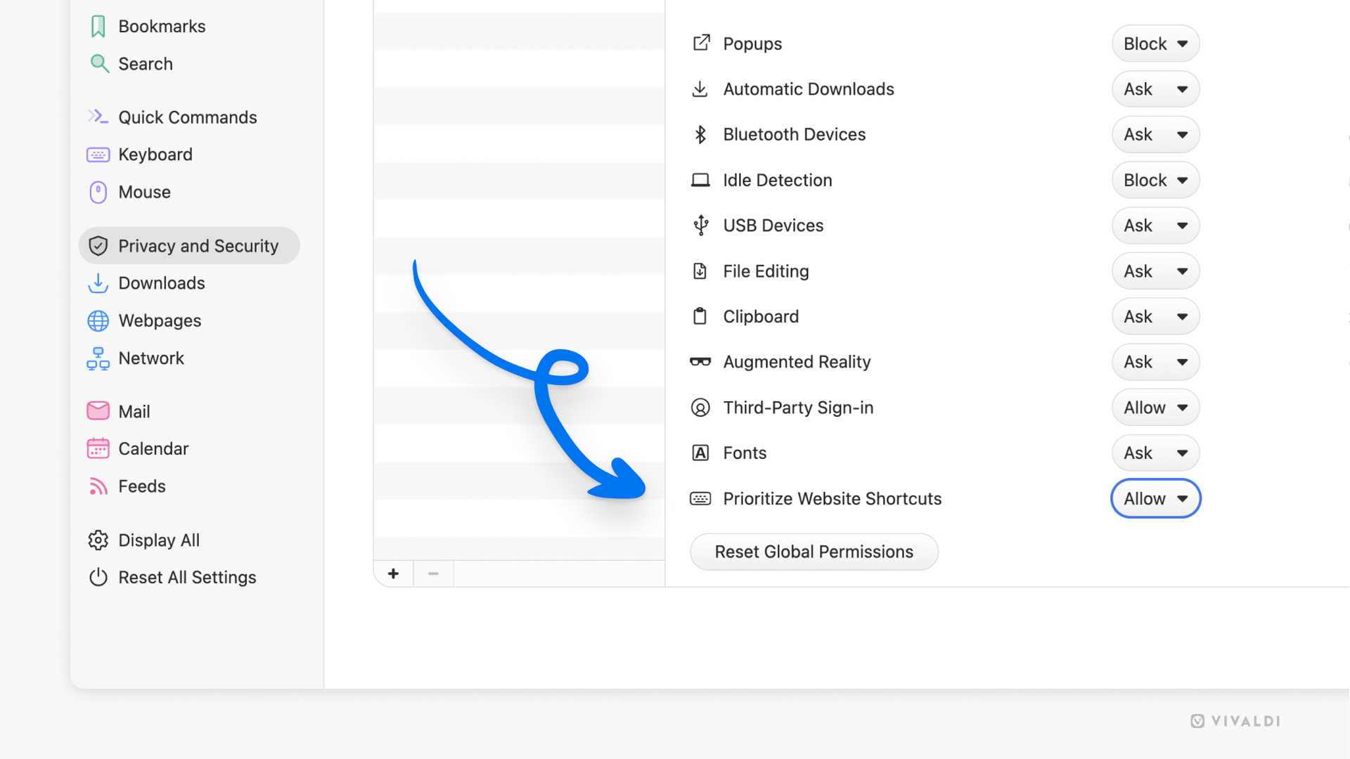 Vivaldi のウェブサイト権限設定。「ウェブサイトのショートカットを優先」のオプション(設定は「許可」)を指す矢印が表示されている。